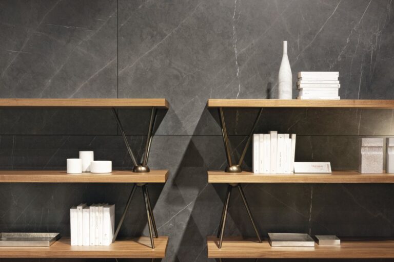 Ariostea Marmi Classici tegels in een interieur