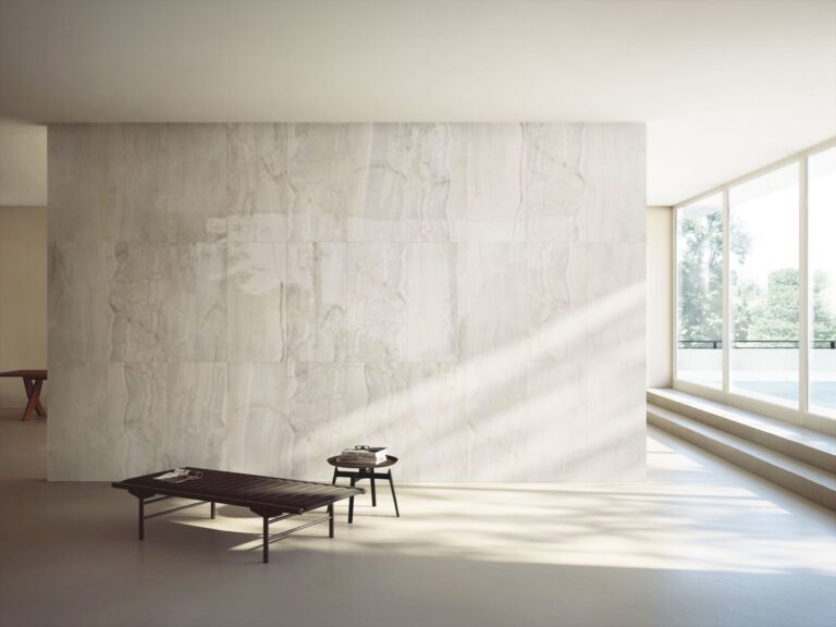 Ariostea Marmi Classici tegels in een interieur