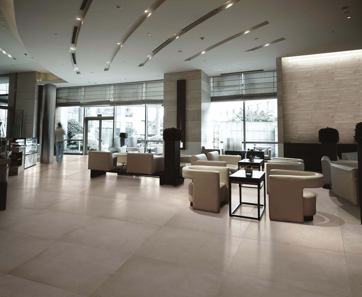 Cercom Gravity Greige in een interieur