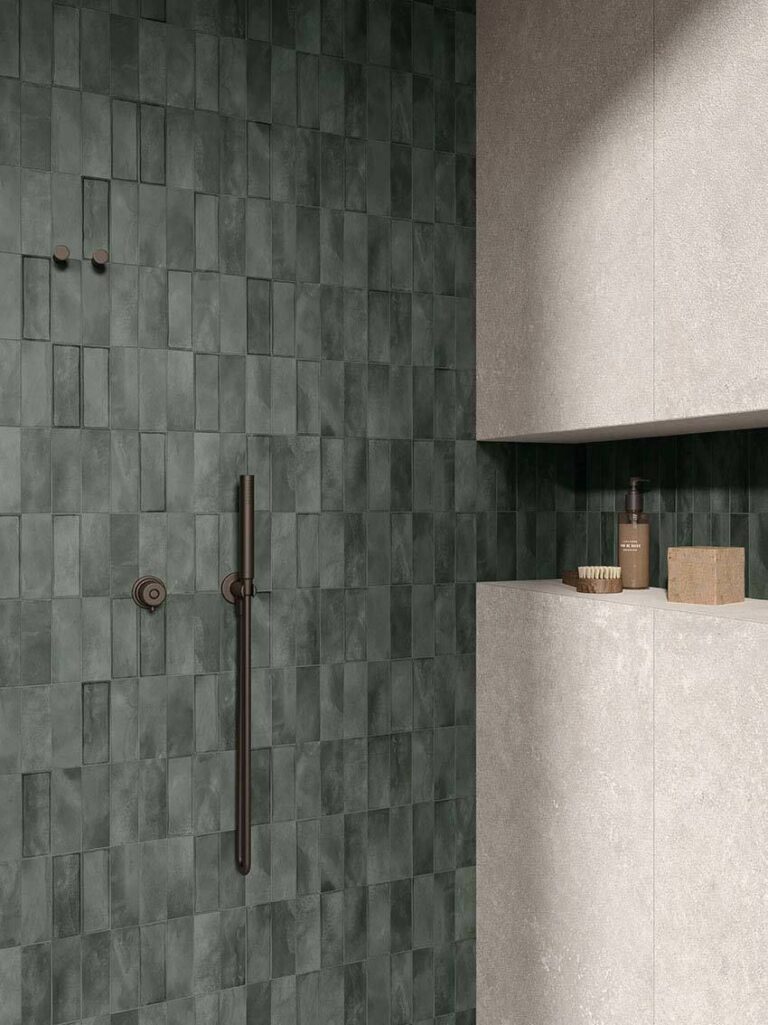 Dado Elementi Tracce tegels in een interieur