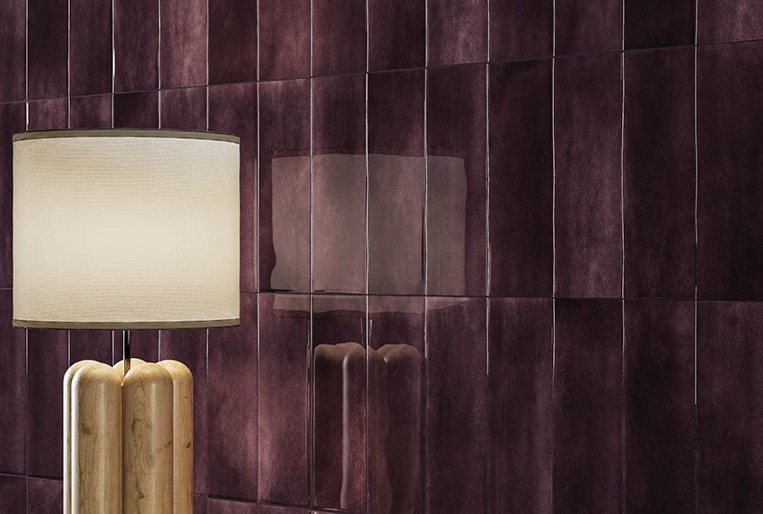 Dado Elementi Tracce tegels in een interieur