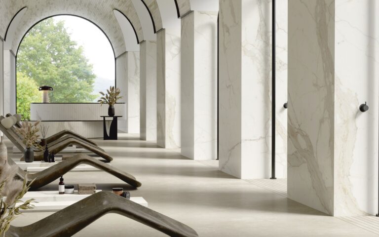 Iris Marble Active tegels in een interieur
