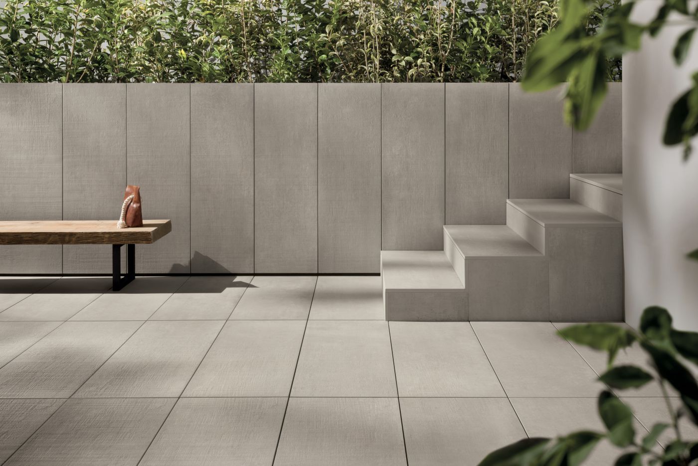 Kronos Prima Materia Cenere in een interieur