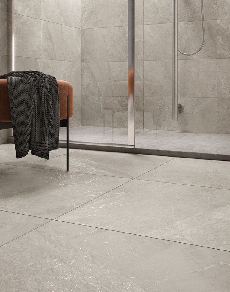 Polis Stoneheart Silverstone in een interieur